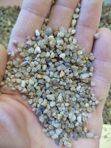 Кварцевый песок для площадок фр. 2-5 мм.  купить в Вологде фото Камень Клуб